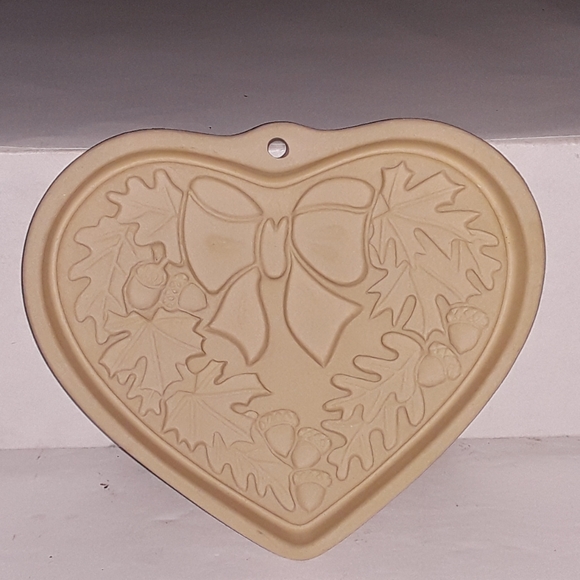 The Pampered Chef Seasons of Heart Cookie … - Picture 1 of 7